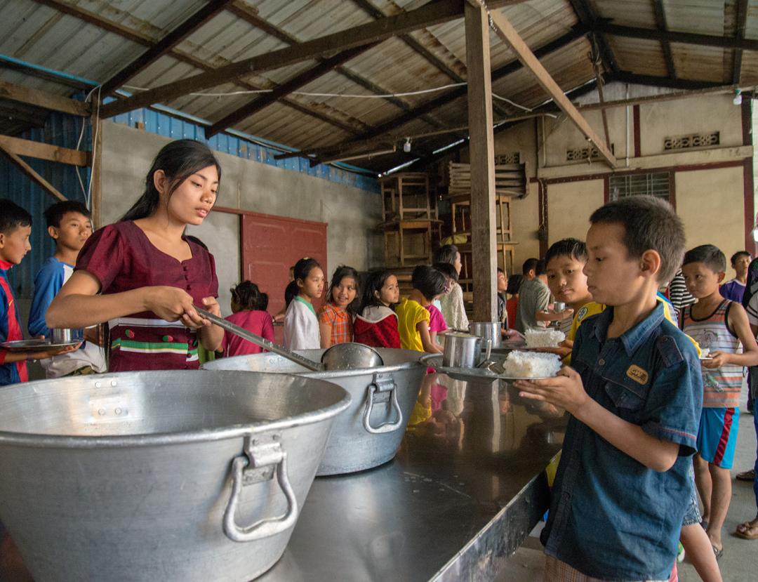 AVC Myanmar Bild Essensausgabe AVC Myanmar Bild Essensausgabe